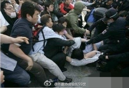 zt:快讯:汕头海门镇示威民众占据政府大楼,一16