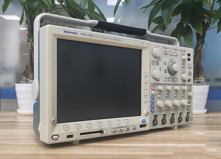 MSO4104B 1.jpg